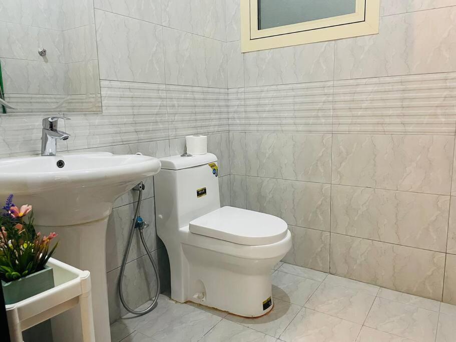 Luxury Private Studio Apartment Close To Airport Abu Dhabi Eksteriør bilde